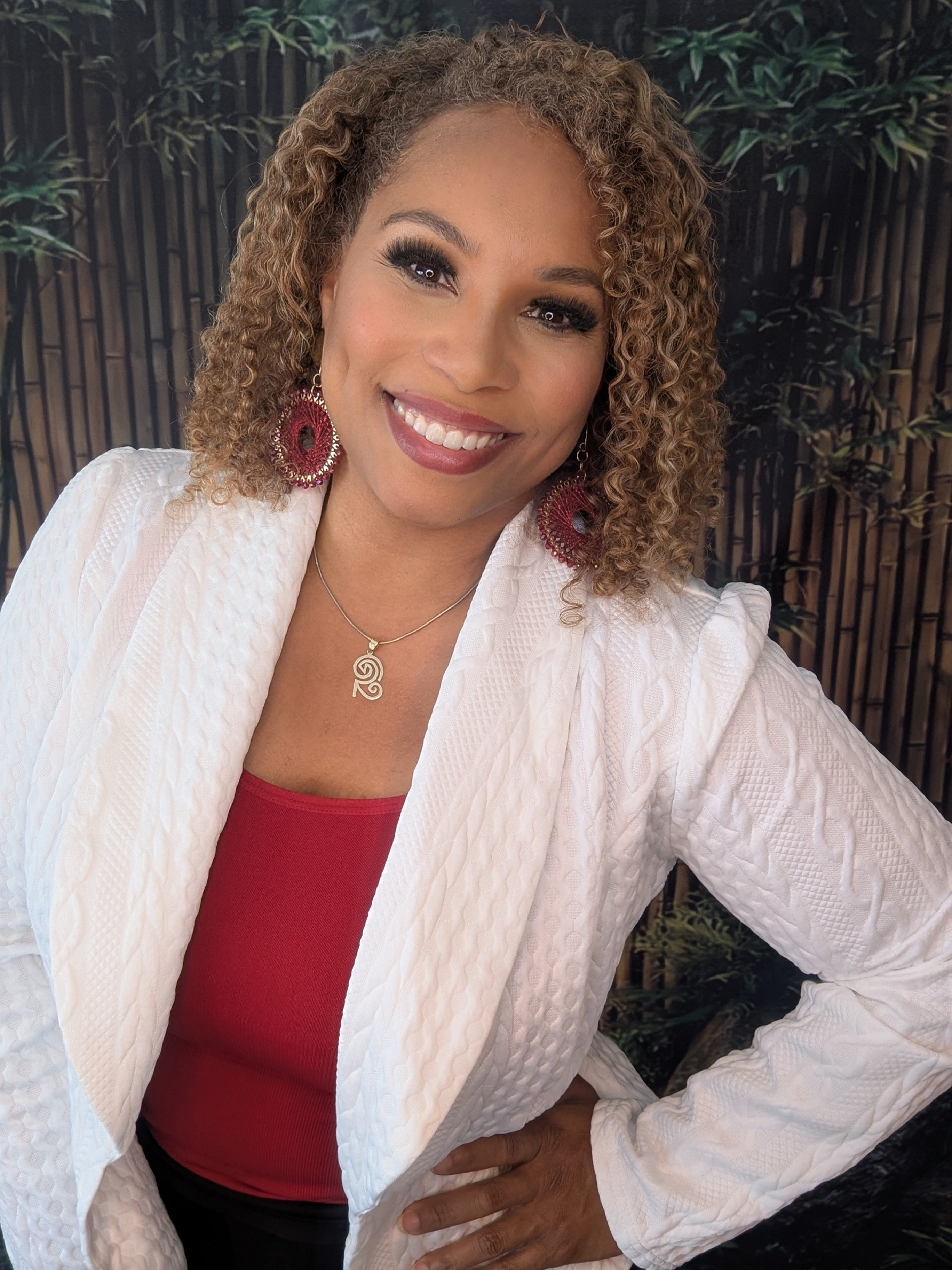 Monica Bey